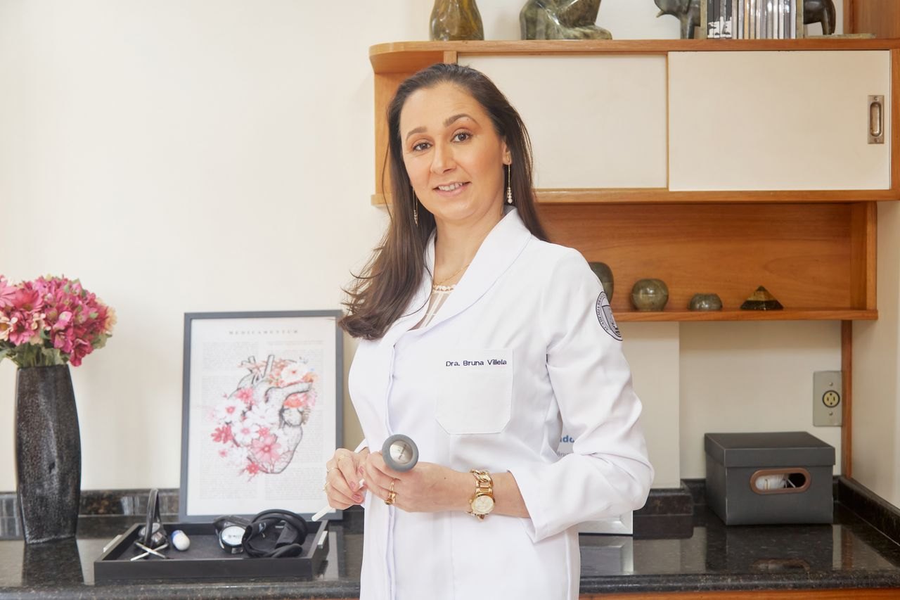 Dra. Bruna Villela em seu consultório